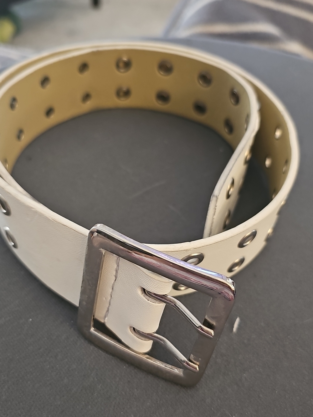 White Double-Prong‎ Grommet Belt. Size Meduim No Tag.
